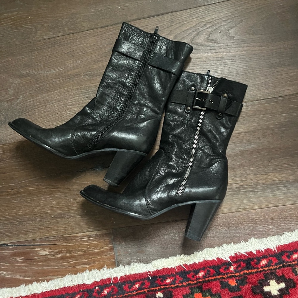 Stuart Weitzman black leather exposed zipper buckle accent short boots size 6